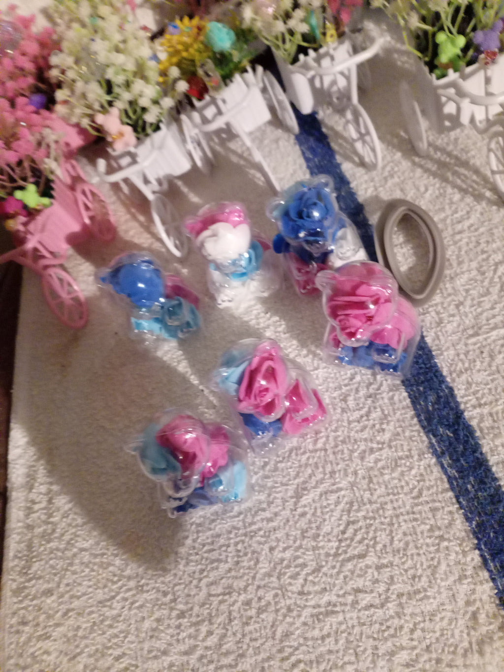 Set of 6 pink and blue rose globe capsules
